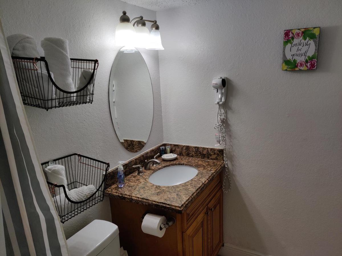 Centauri Vacation Rentals Beautiful 2-Bedroom Condo, Near All Orlando Attractions, Free Parking & Wi-Fi, King Bed 외부 사진