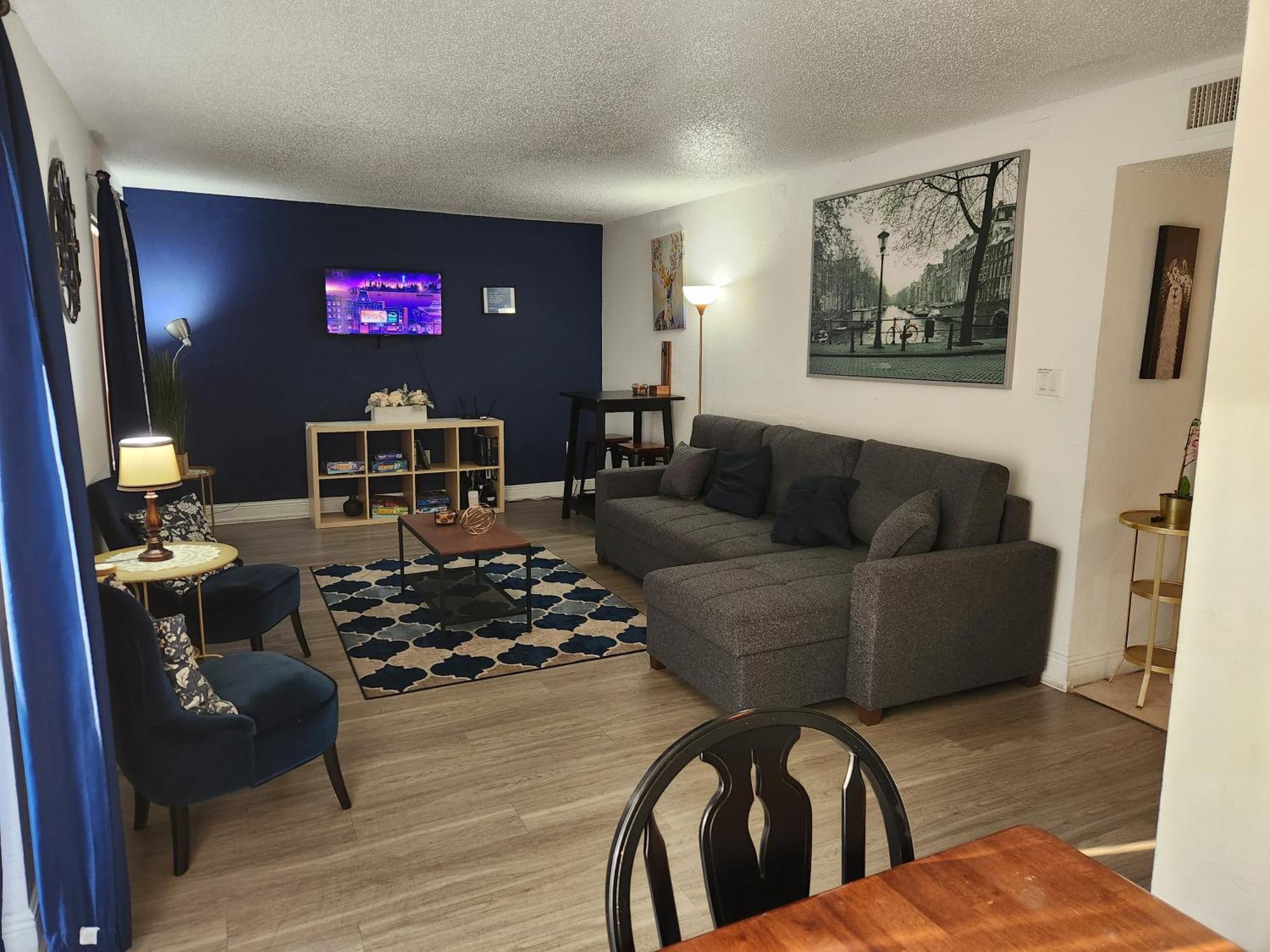 Centauri Vacation Rentals Beautiful 2-Bedroom Condo, Near All Orlando Attractions, Free Parking & Wi-Fi, King Bed 외부 사진